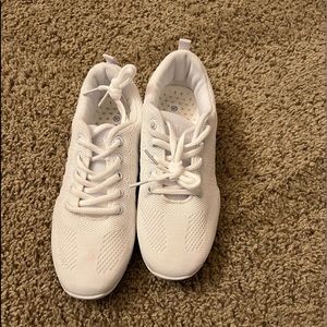 White cheerleading shoes size 5